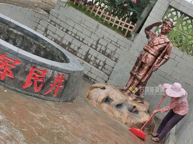 廣東平遠(yuǎn)玻璃鋼紅軍戰(zhàn)士仿銅人物雕塑弘揚(yáng)軍民魚水情